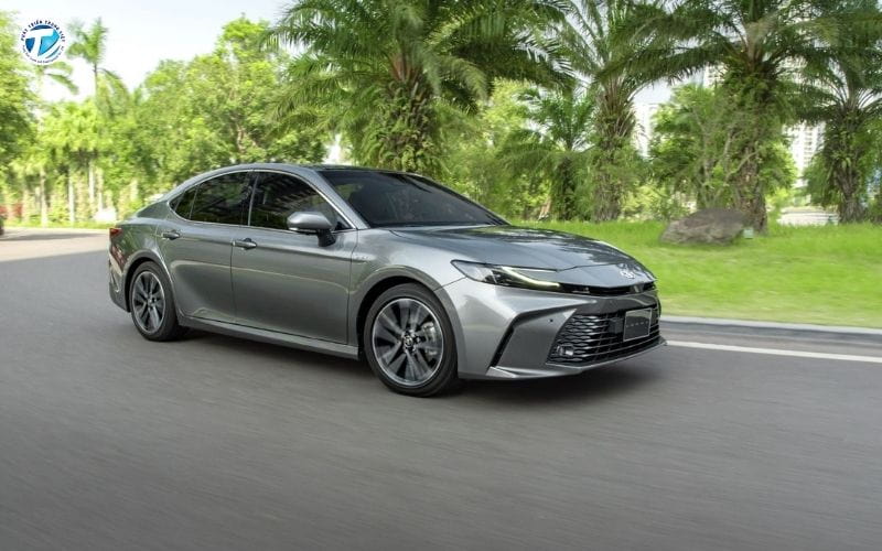 Sedan phân khúc D cao cấp Toyota Camry Hybrid